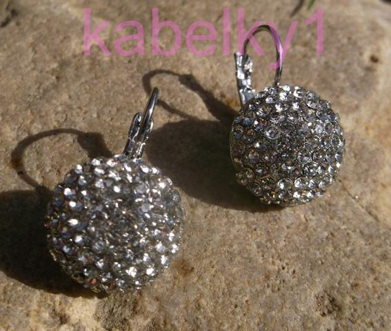 Náušnice striebornej farby guličky brúsené sklo 