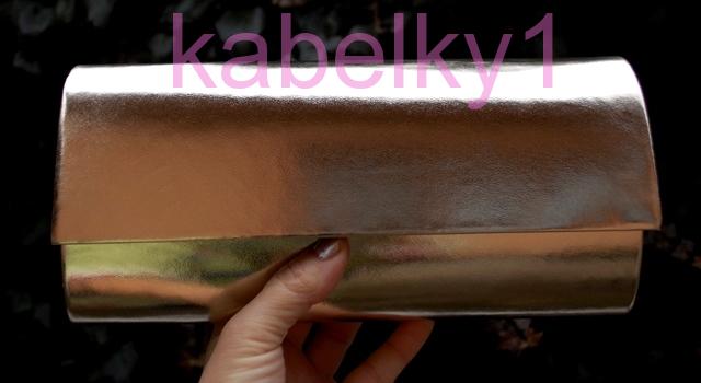 Kabelka listová zlatá lakovaná dlhé ramienko