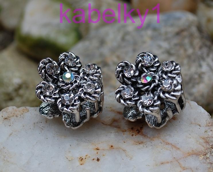 Ozdobné šedé štipce s brúseným sklom výrazný lesk