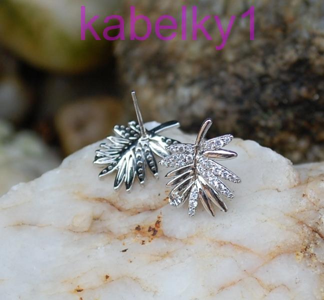 Náušnice zlatej farby lístočky brúsené sklo 