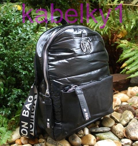 Batoh čierny štepovaný popísané ramienka