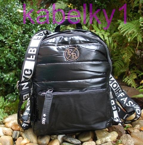 Batoh čierny štepovaný popísané ramienka