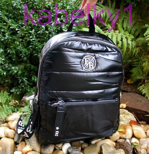 Batoh čierny štepovaný popísané ramienka