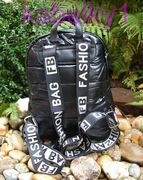 Batoh čierny štepovaný popísané ramienka