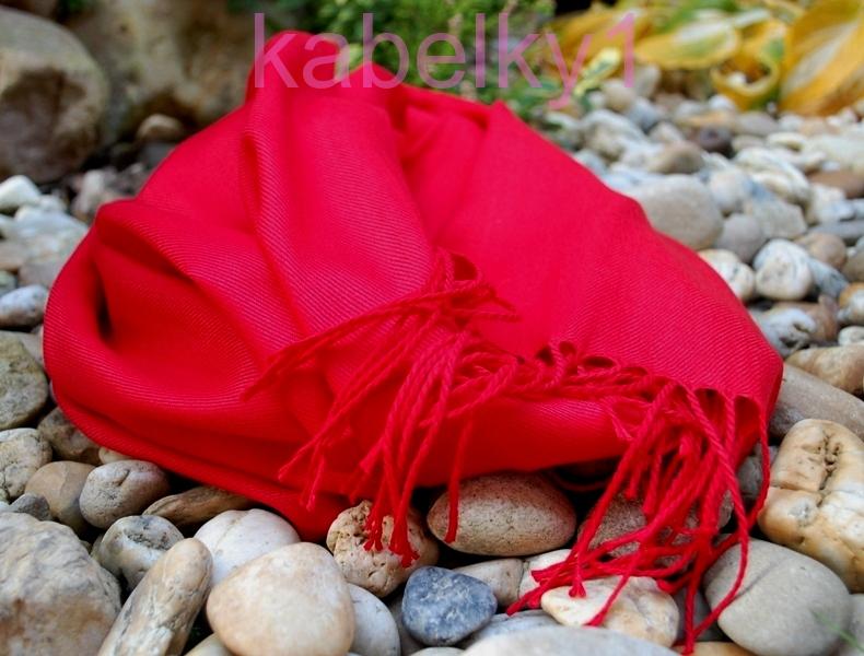 Šál červený tmavý strapčeky