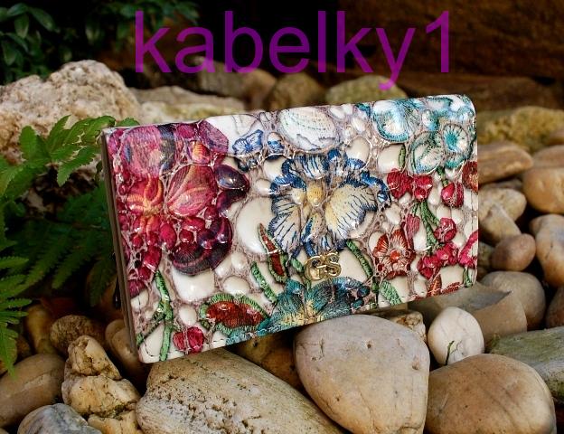 Dámska peňaženka červené modré zelené ružové kvety 