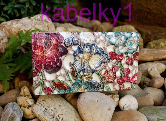 Dámska peňaženka červené modré zelené ružové kvety 