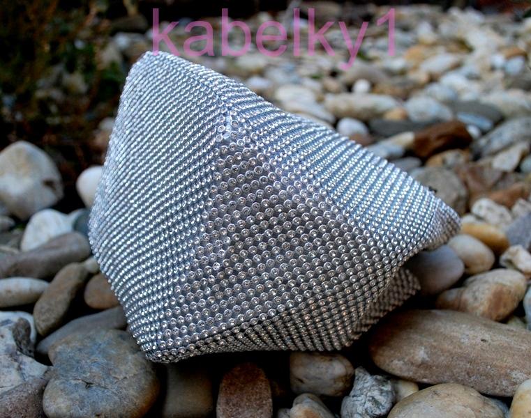 Kabelka strieborná štrasová plesová batôžtek retiazka
