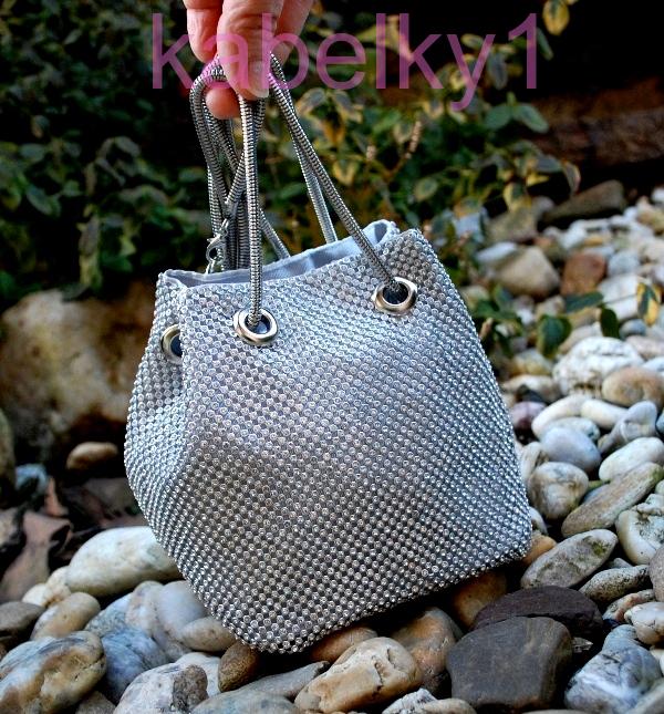 Kabelka strieborná štrasová plesová batôžtek retiazka