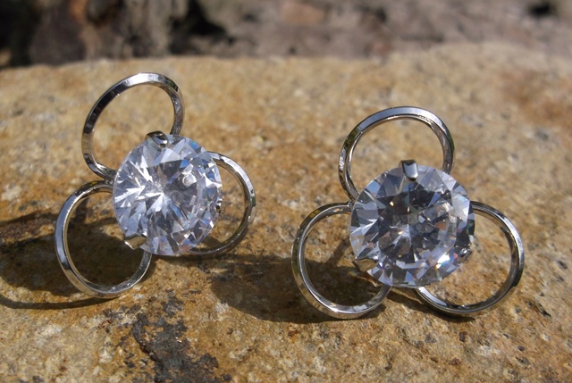 Náušnice strieborné brúsené sklo kvet