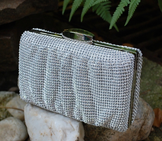 Kabelka strieborná štrasová plesová ozdobné zapínanie