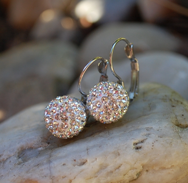 Náušnice striebornej farby guličky brúsené sklo 