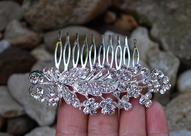 Ozdobná strieborná spona hrebeň brúsené sklo 