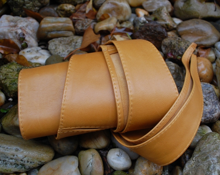 Hnedý koňakový široký dlhý kožený opasok