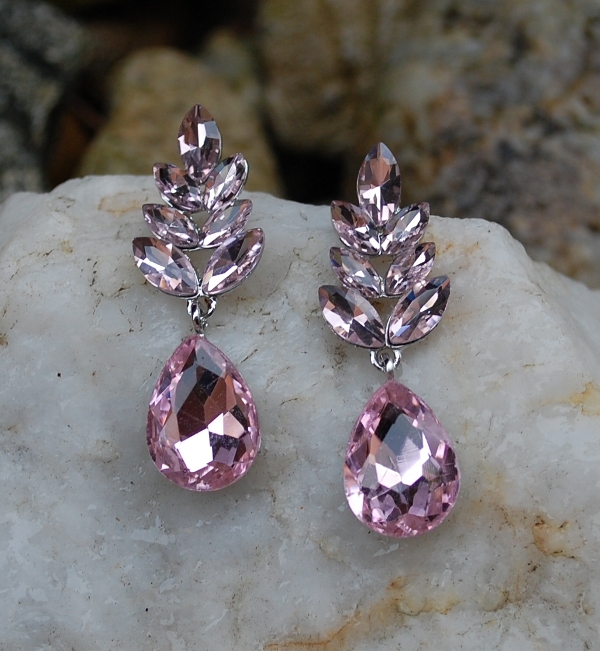 Náušnice ružové púdrové brúsené sklo spoločenské