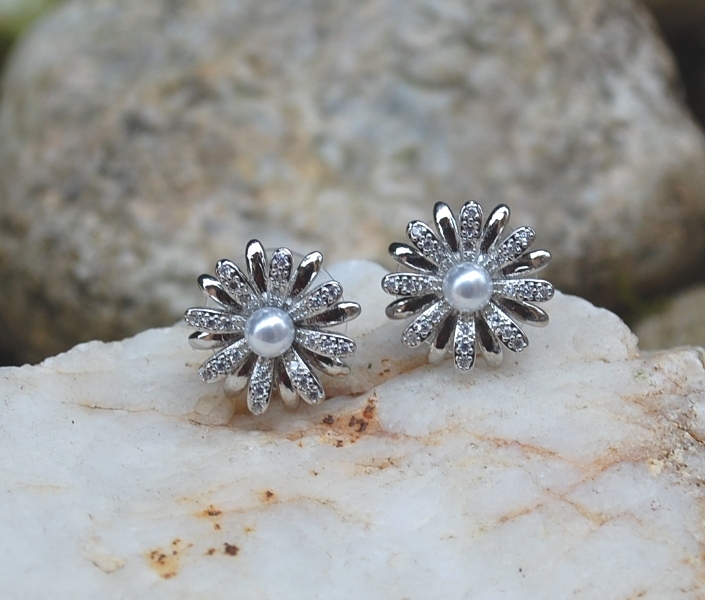 Náušnice strieborné kvietok brúsené sklo perlička