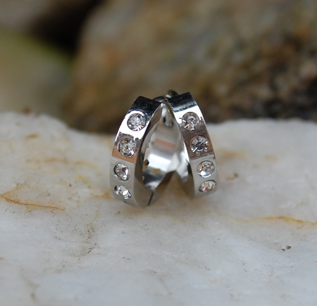 Náušnice strieborné z chirurgickej ocele brúsené sklo číre 