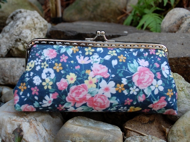 Dámske kvetinkové púzdro na okuliare vintage zapínanie