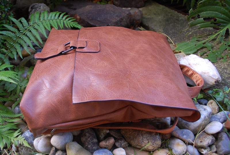 Batoh hnedý čierne kovanie ozdobná pracka