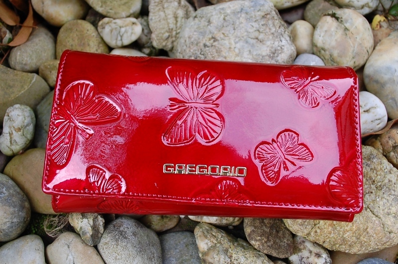 Dámska červená peňaženka s motýľmi lakovaná GREGORIO 