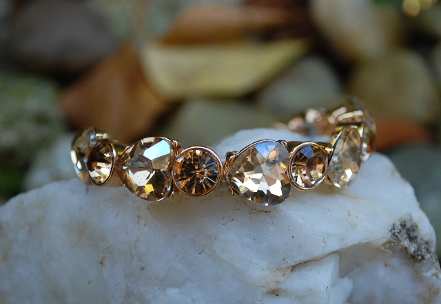 Náramok zlaté srdiečka a kruhy brúsené sklo 