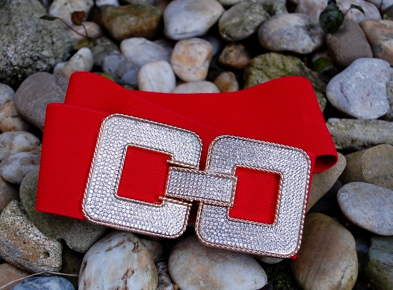 Opasok červený pružný zlatá pracka strieborný štras  