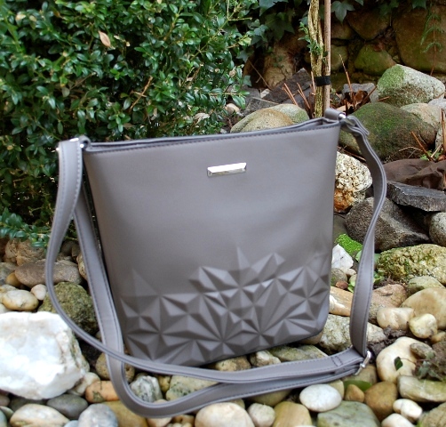 Kabelka šedá matná štepovaná strieborné kovanie 