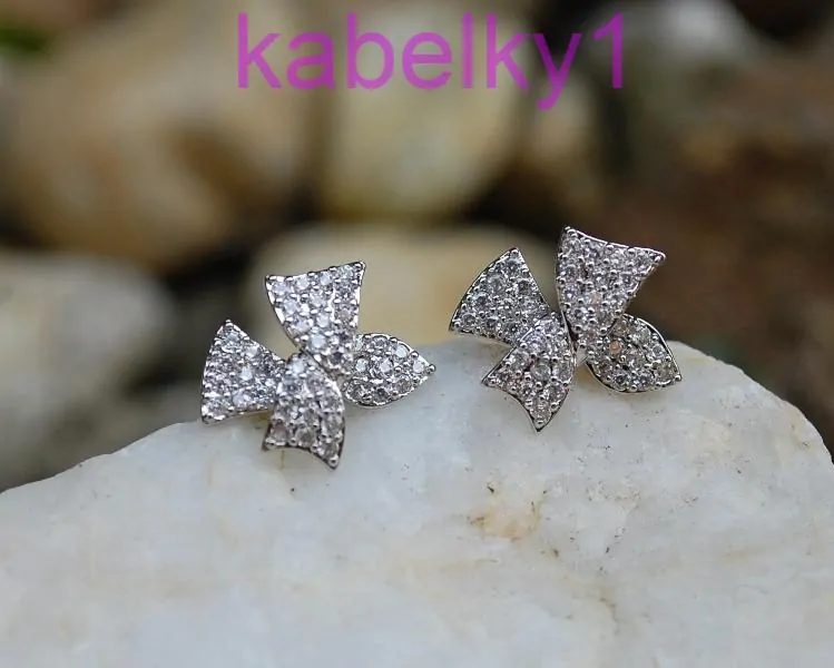 Náušnice strieborné mašličky brúsené sklo  