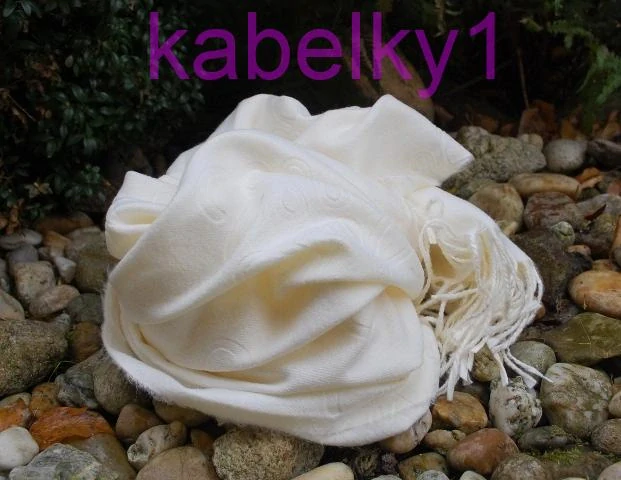 Šál smotanový so vzorom dlhé strapčeky