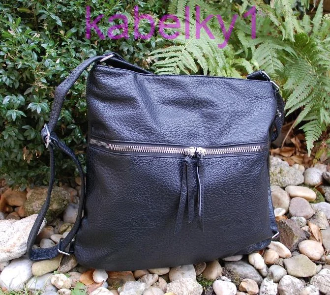 Kabelka čierna crossbody strieborné kovanie ruksak
