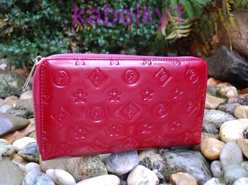Dámska bordová peňaženka veľká s vtlačeným vzorom