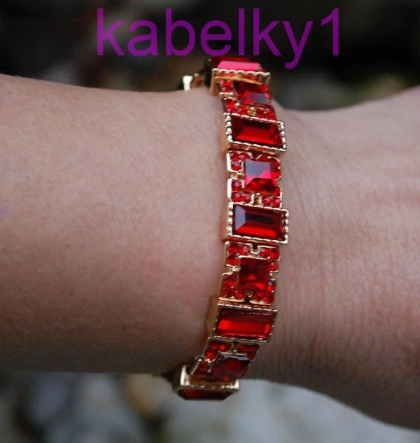 Náramok červený zlatý brúsené sklo 