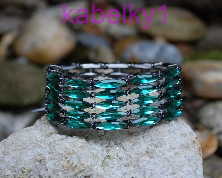 Náramok zelený strieborné brúsené sklo 