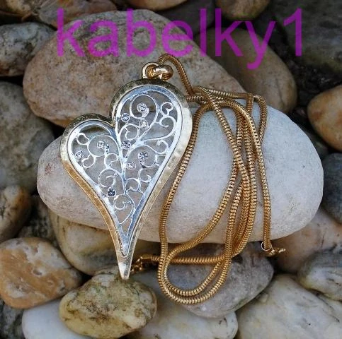 Náhrdelník zlatý strieborné srdiečko s ornamentom a sklom