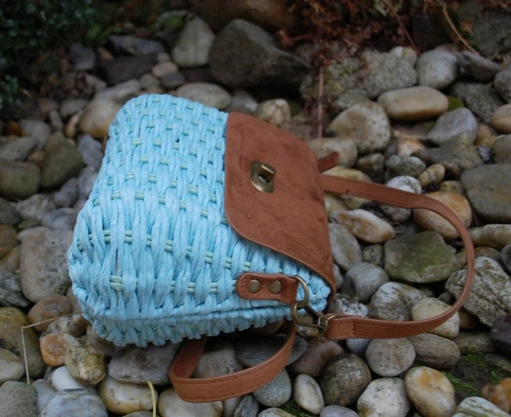 Kabelka špagátová modro hnedá pletená