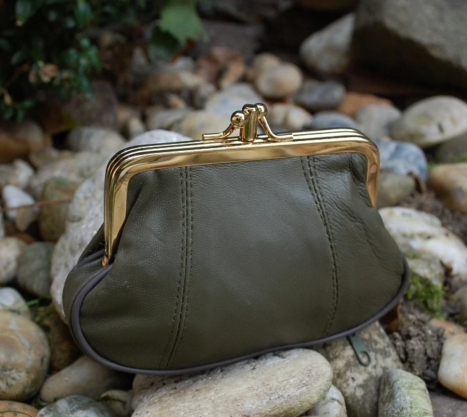 Dámska zelená peňaženka kožená na drobné 