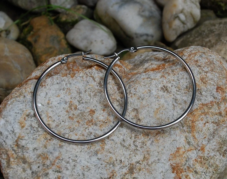 Náušnice kruhy strieborná farba chirurgická oceľ  