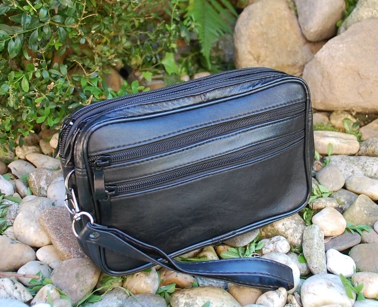 Pánska čierna taška zipsová prešívaná priečinková