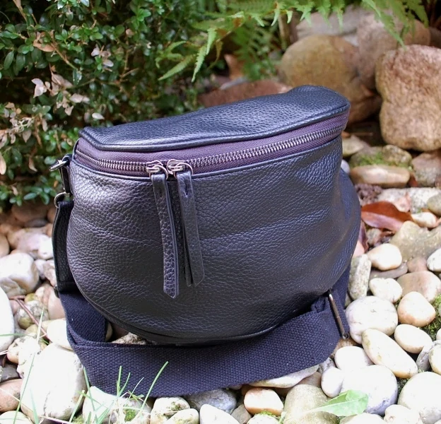 Kabelka čierna matná čierny zips 