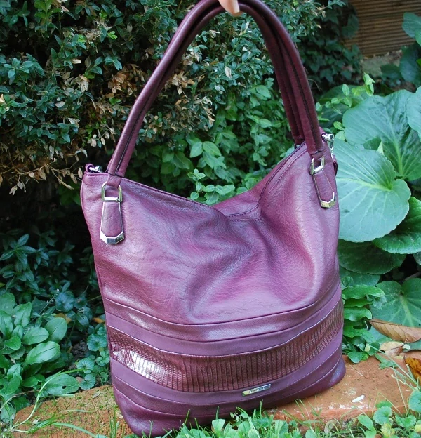 Kabelka bordová ozdobné pásy strieborné kovanie Silvia Rosa