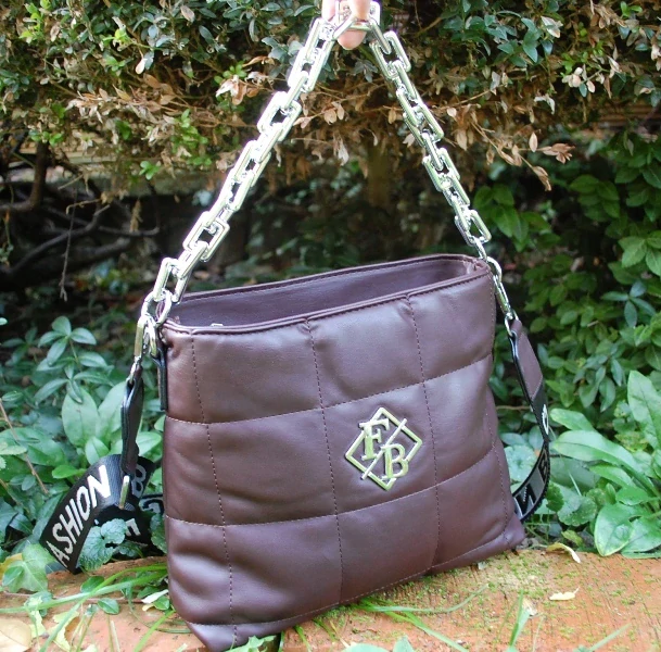 Kabelka hnedá matná strieborná retiazka crossbody
