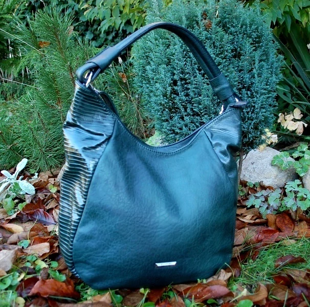 Kabelka zelená crossbody strieborné kovanie