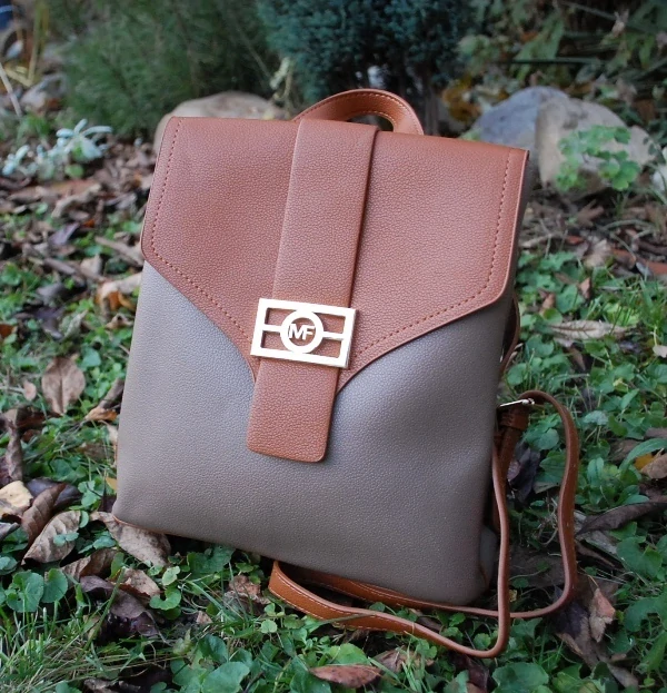 Ruksak hnedo koňakový zlatá ozdobná pracka