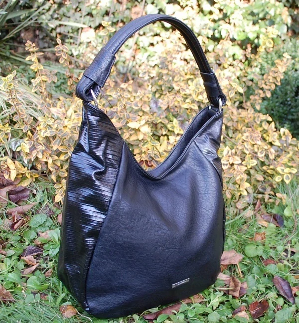 Kabelka čierna crossbody strieborné kovanie