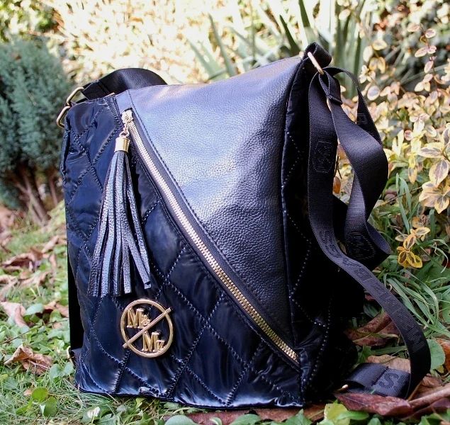 Kabelka batoh čierna prešívaná zlatá retiazka 