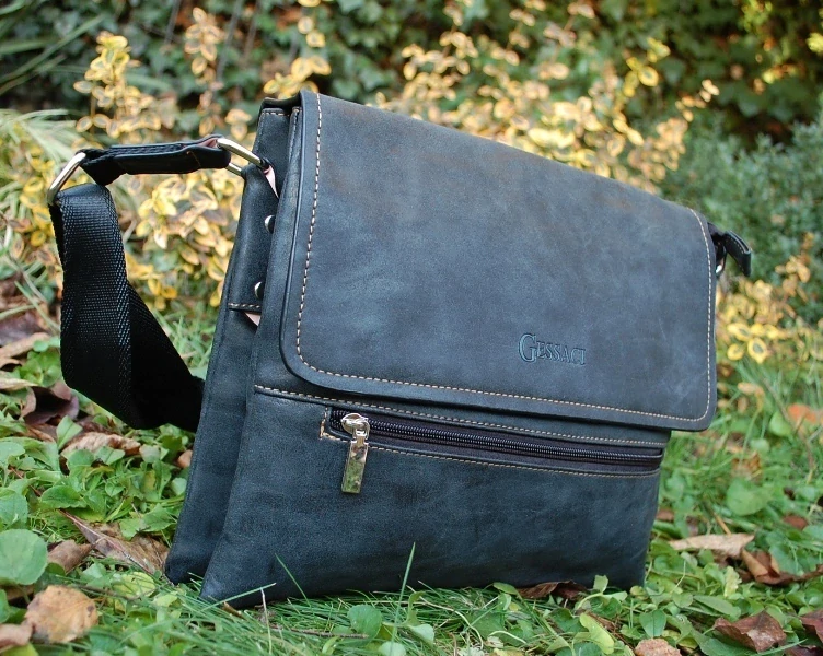  Pánska čierna antracitová matná taška crossbody GESSACI