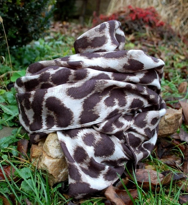 Šatka smotanová krémová hnedá čierna leopardí vzor