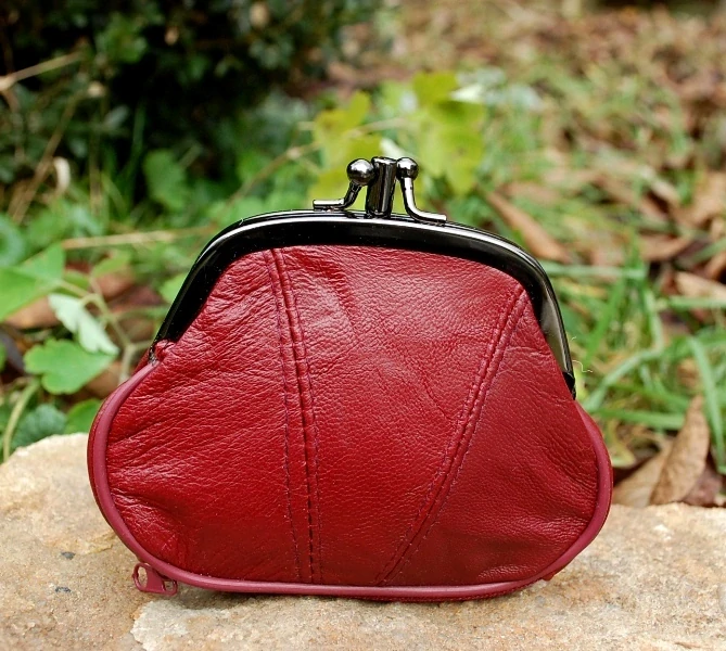 Dámska bordová peňaženka kožená na drobné 