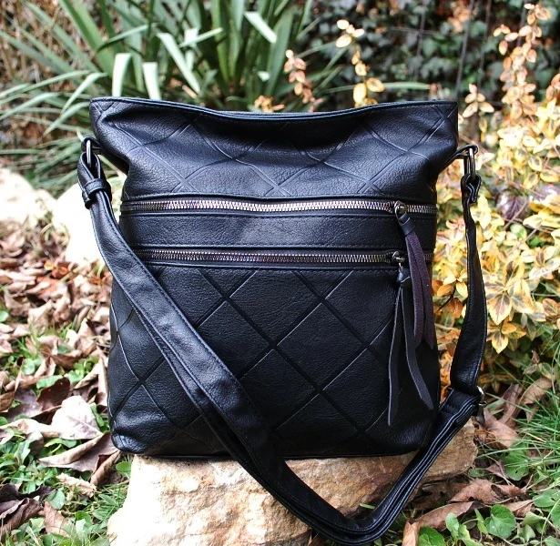 Kabelka čierna strieborné tmavé kovanie