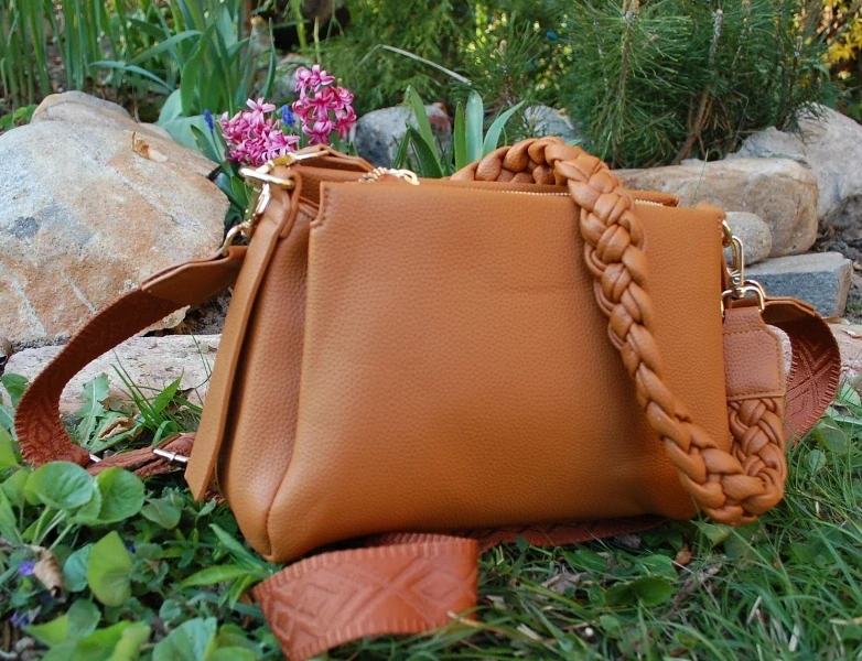 Kabelka hnedá koňaková pletená rúčka dlhé ramienko